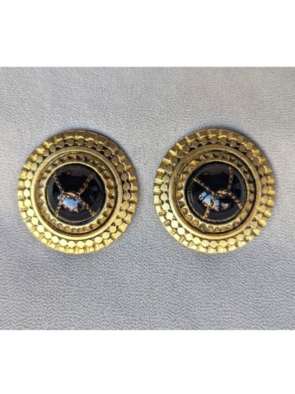 Vintage Rare AVERIL  Black Cabochon & Matte Gold Tone Clip On Earrings